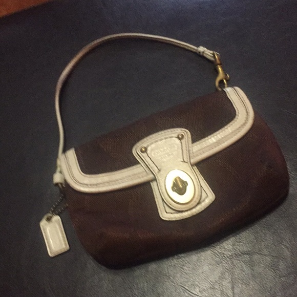 Coach Handbags - Coach wristlet